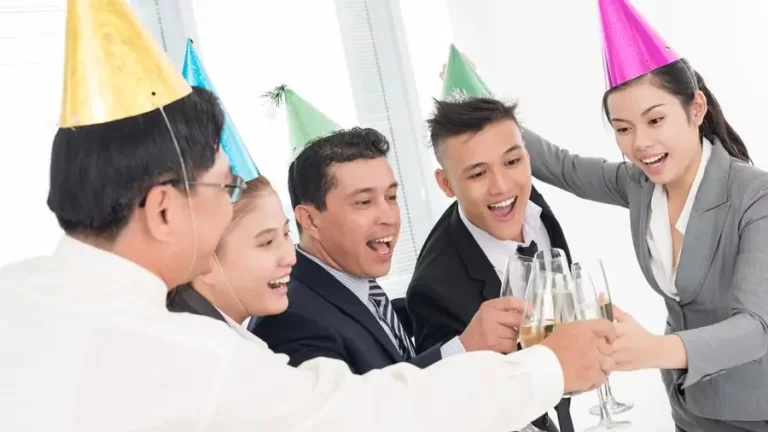 50 Short Professional Birthday Wishes For Manager, Boss, Coworker